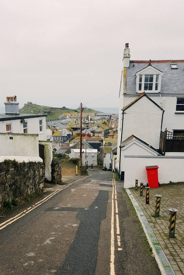 The incredibly narrow streets and pathways on the hills in St Ives