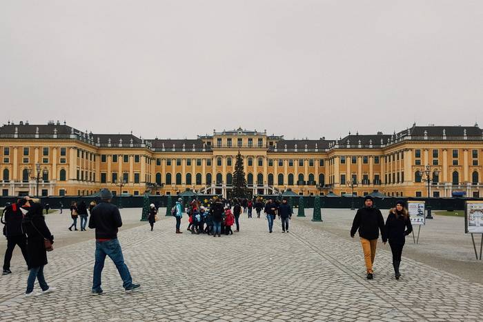 The famous Shonbrunn Palace