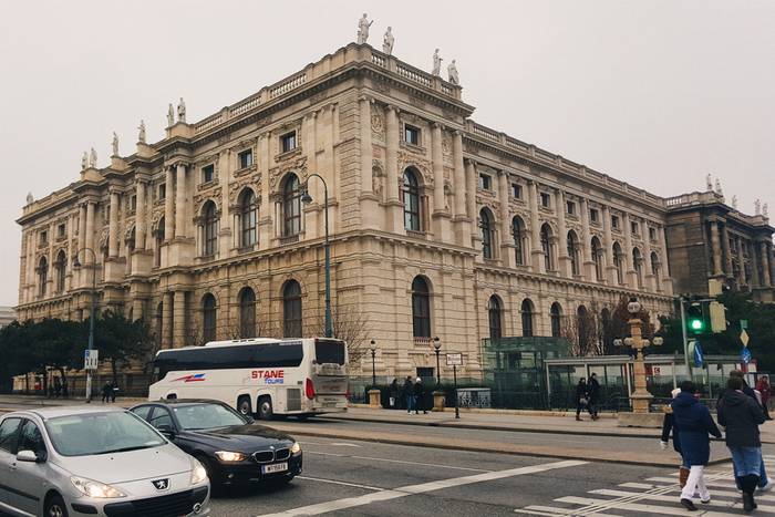 A typical street scene in Vienna