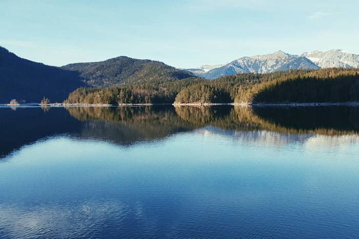 Lake Eibsee on a calm day