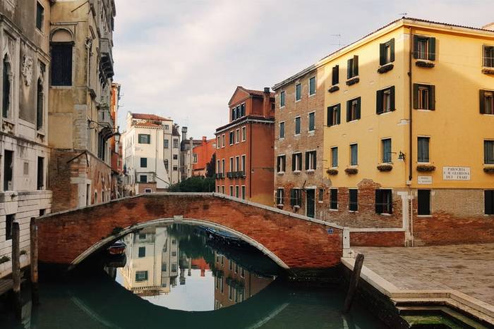 A small bridge crossing the canal in a quiet neighbourhood